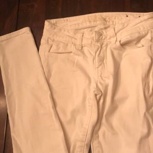 White American Eagle skinny jeans